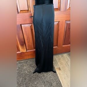 Carmen Marc Valvo Black Pleated Back Zip Close Long Back Formal Skirt Size 8